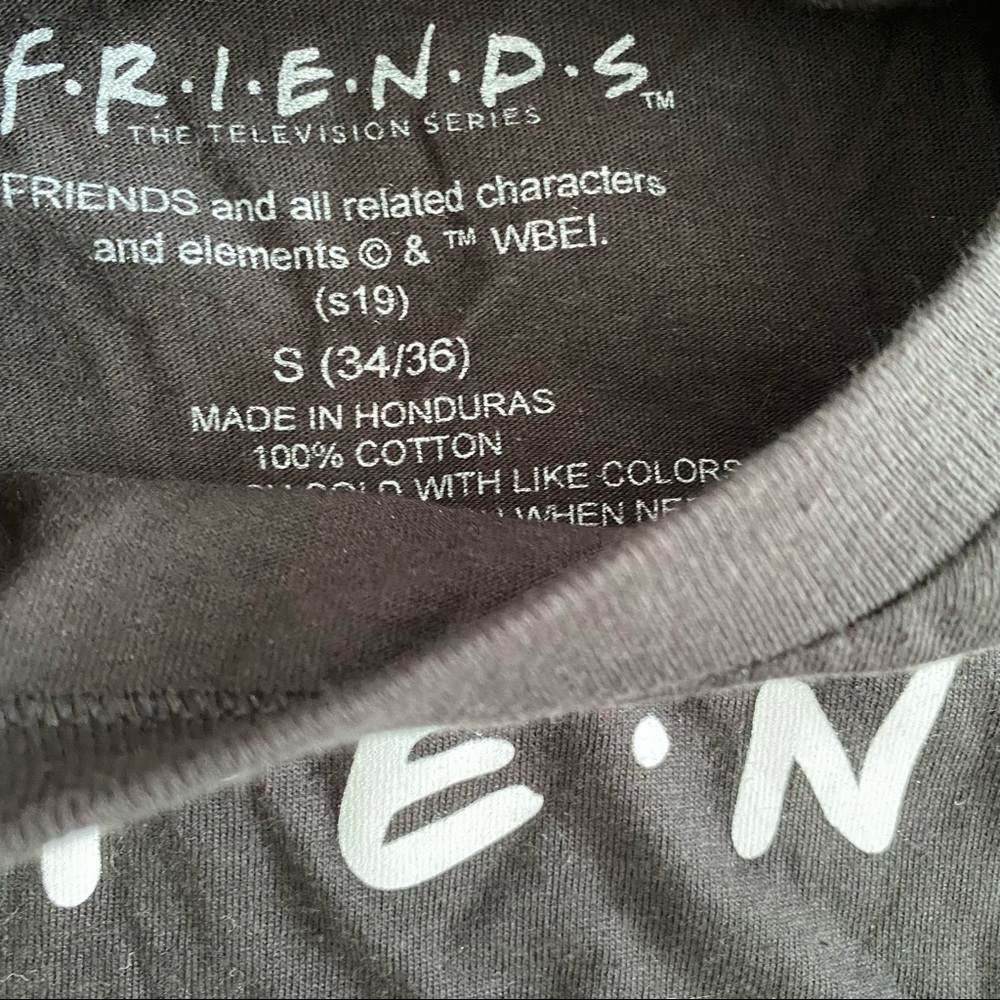 FRIENDS TSHIRT - Picture 2 of 3